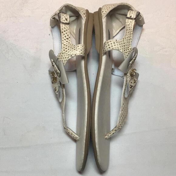 🍁Larissa Carolaine off white thong sandals Sz 7 shoes - Picture 4 of 8